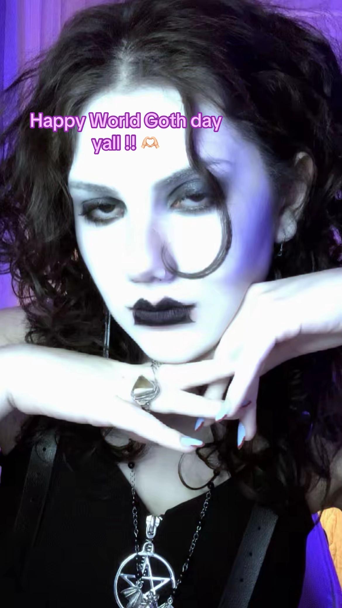 @Lofey🦇💫