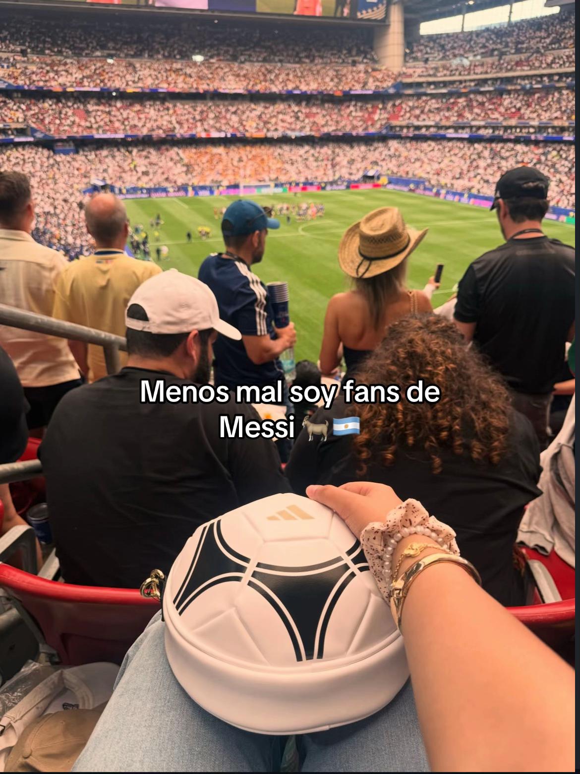 @velacule💙❤️