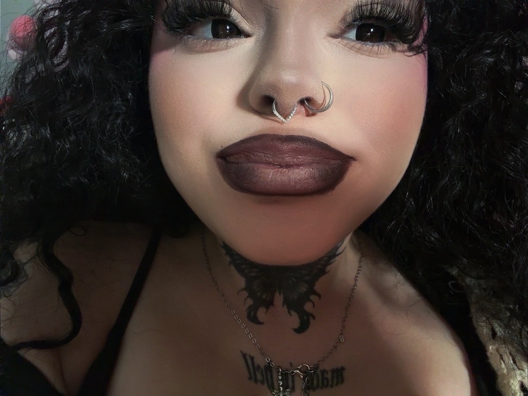 @𝓒𝓱𝓪𝓻𝓵𝓲𝓮🖤🕷️