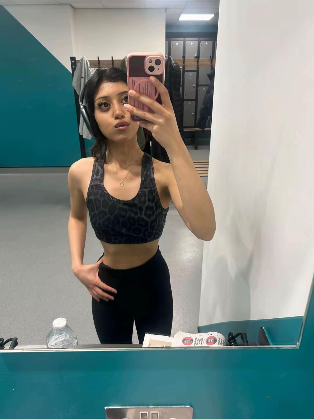 @￼