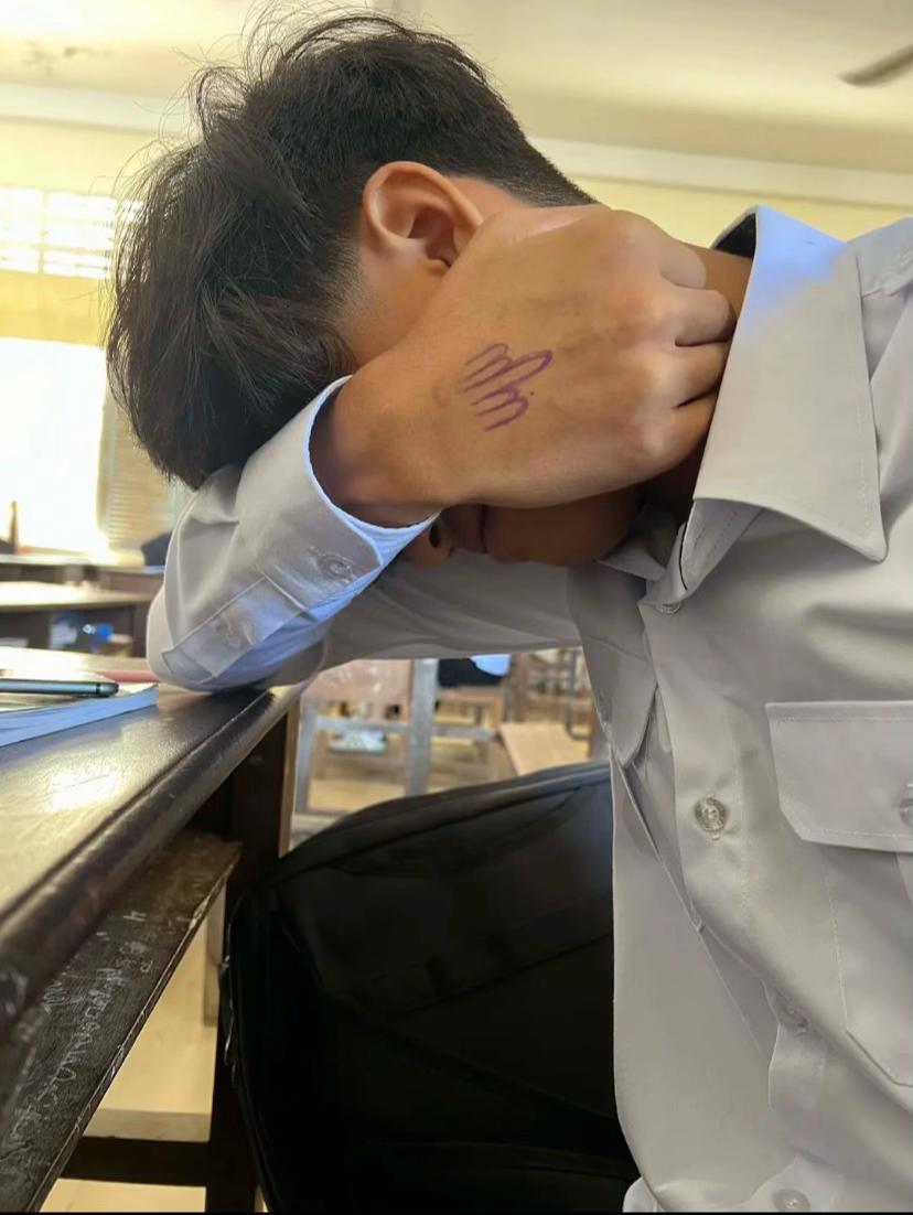 @ប្រដាប់ស្រឡាញ់🤨