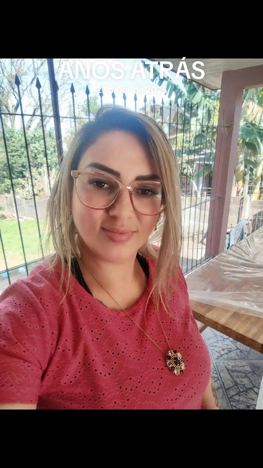 @T&acirc;nia Lara