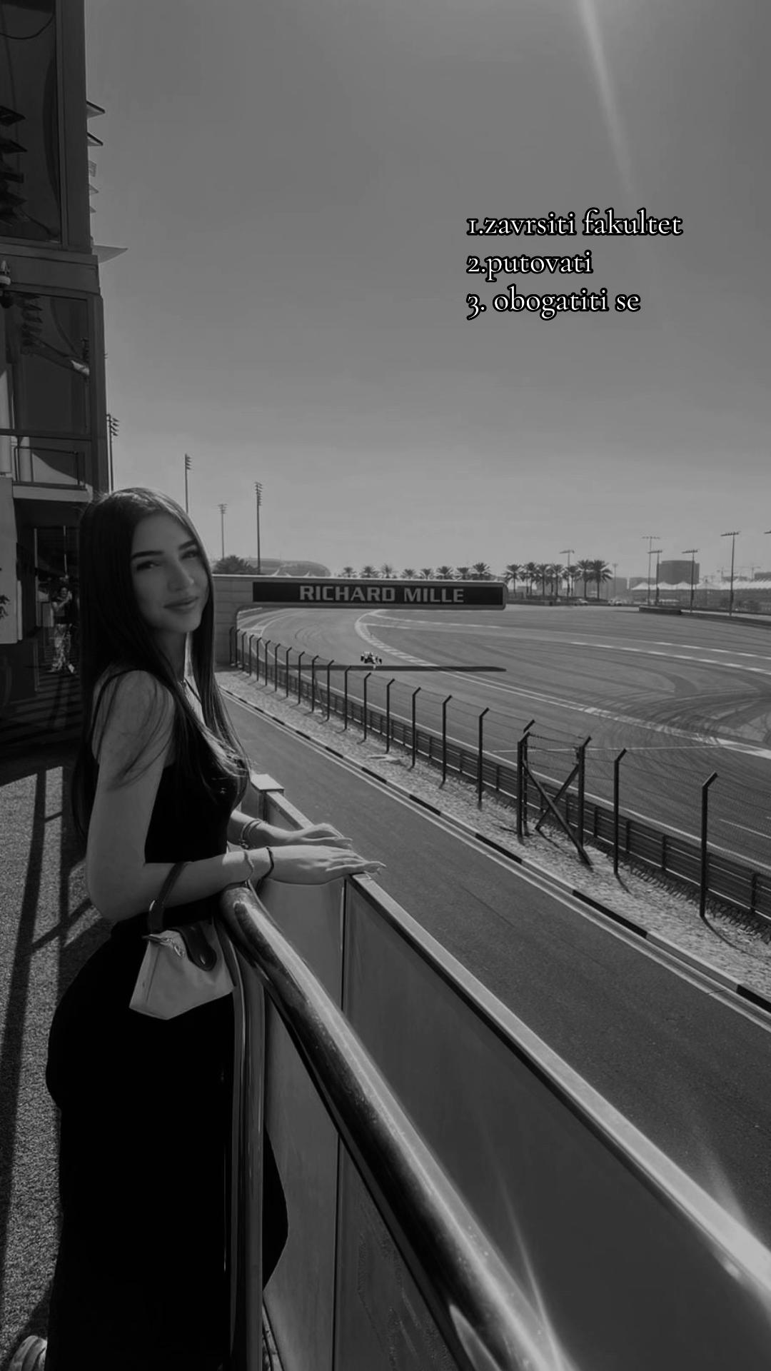 @миа