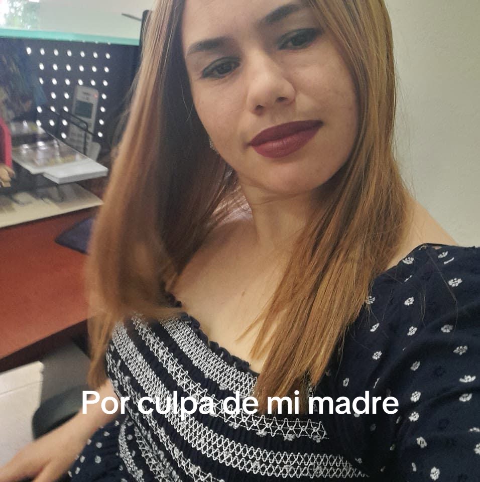 @🧍🏻&zwj;♀️👸🏻