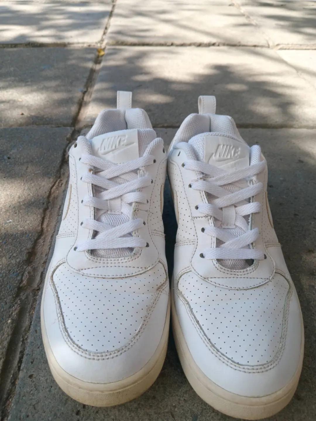 @The Plug Sneaker Wash