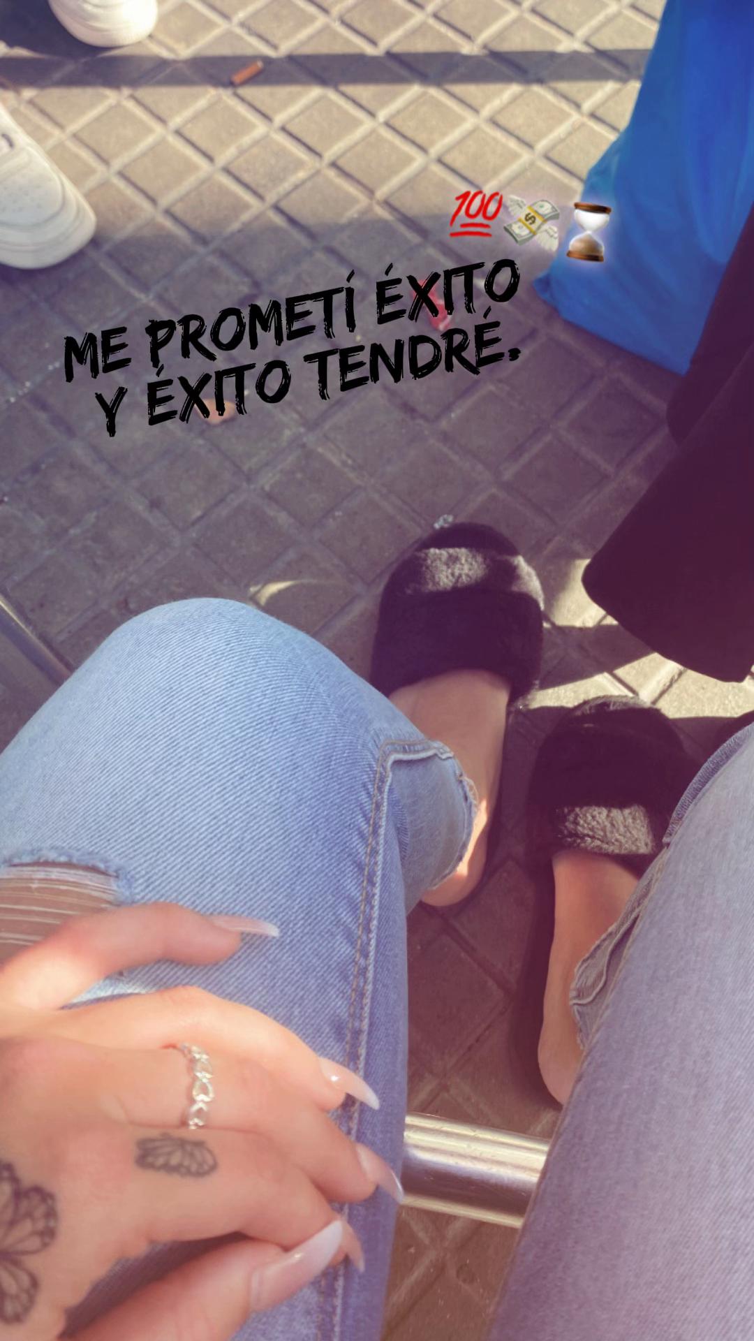 @💕👩🏽❤️💋👨🏽