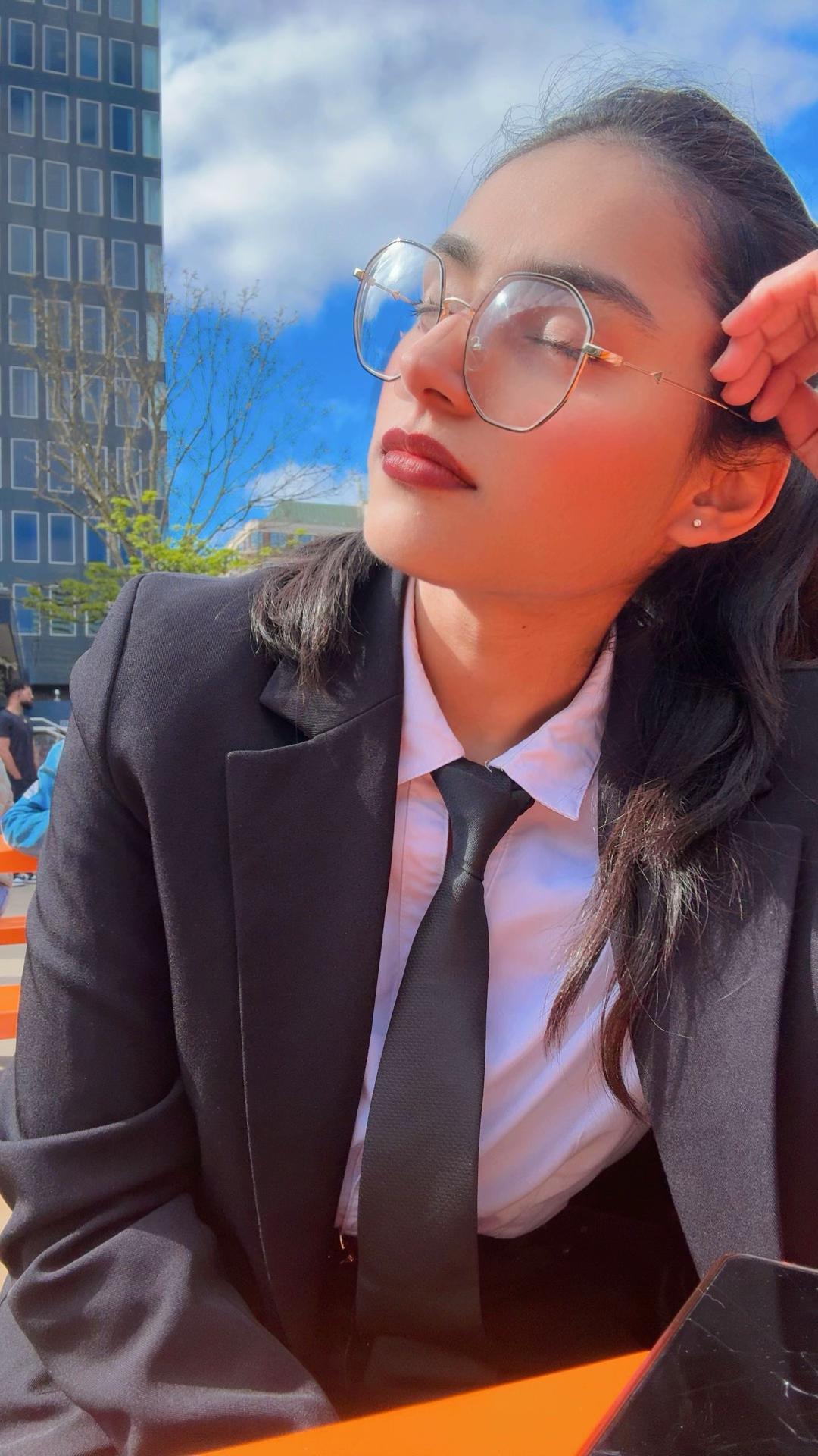@Munnazza G