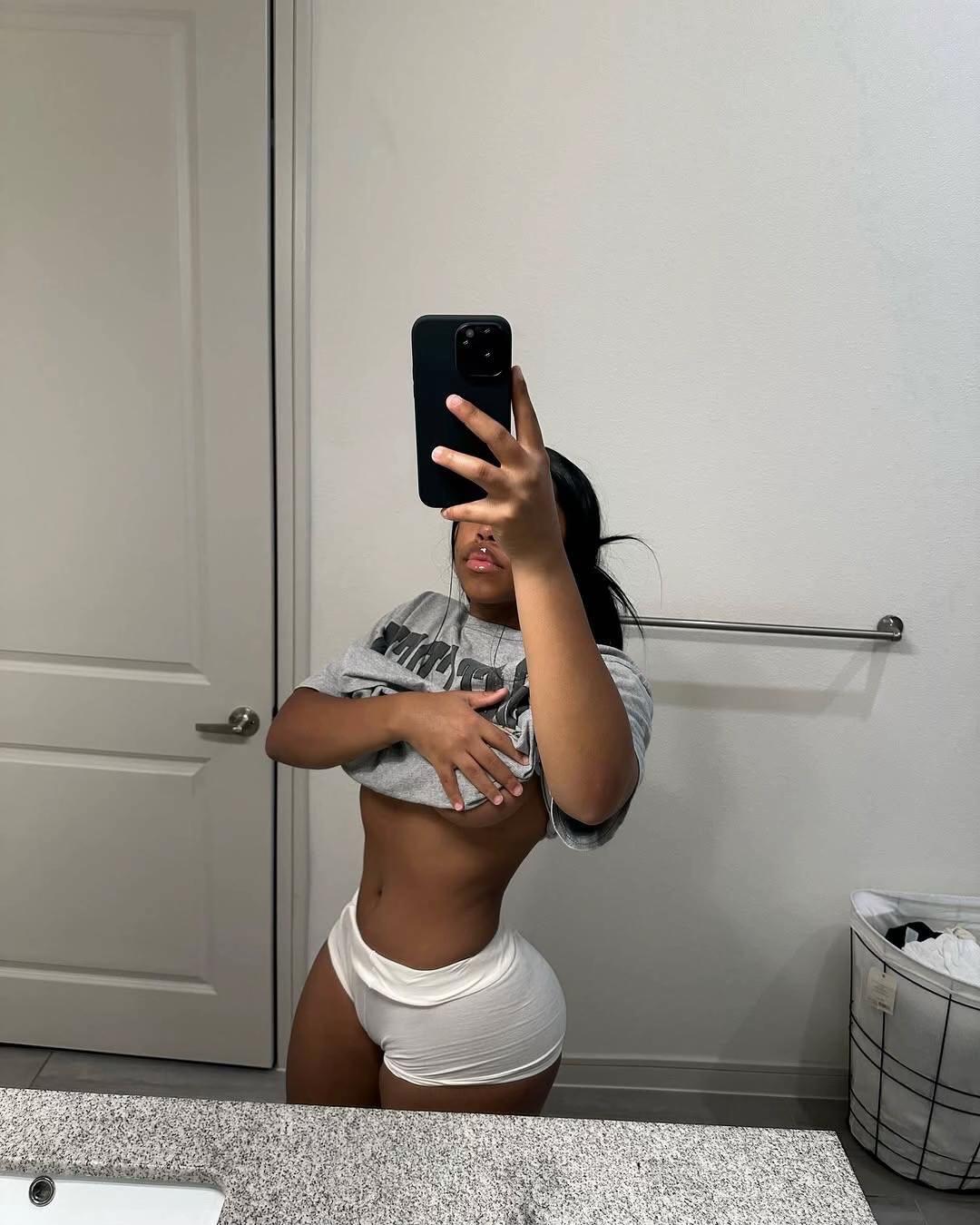 @aakeylamarie