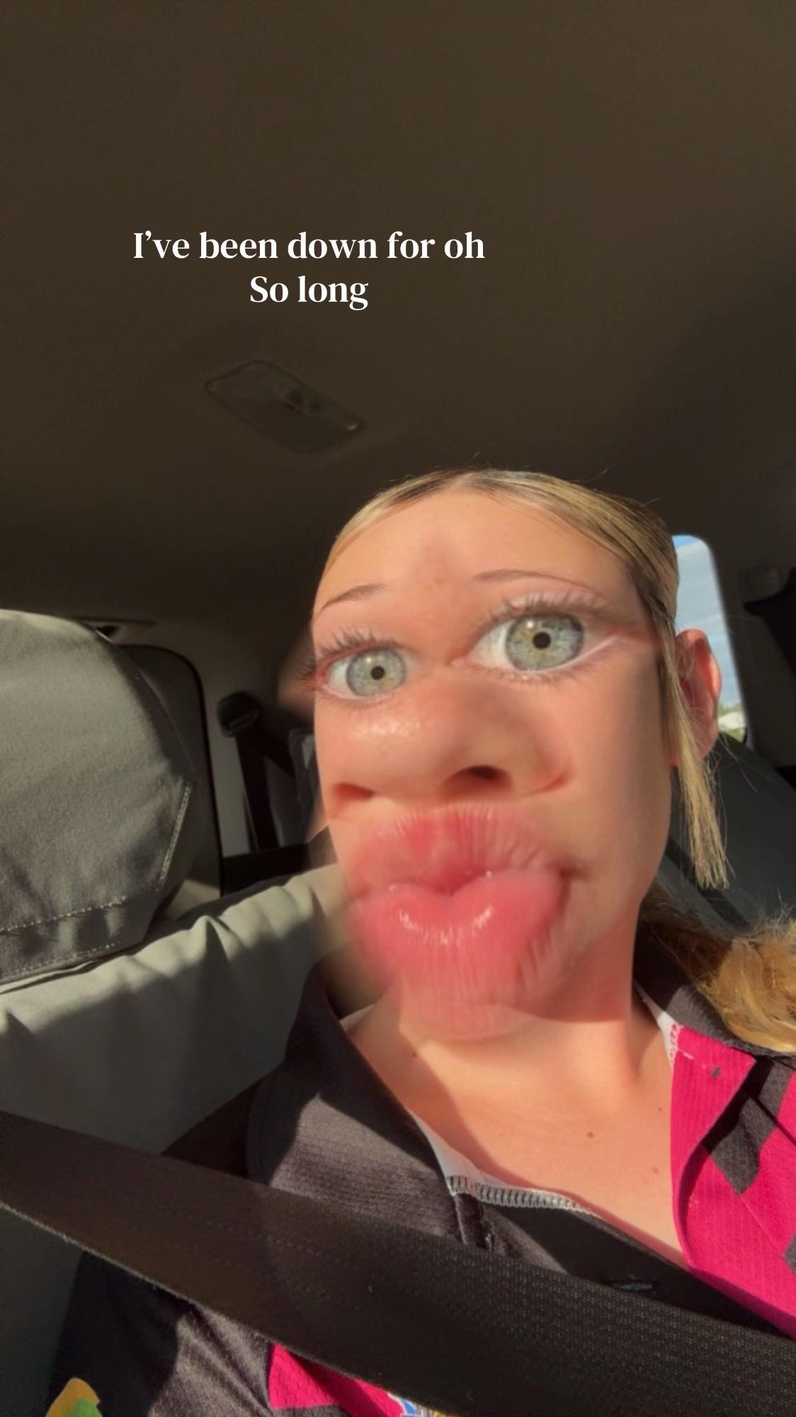 @𝒞𝒽𝒶𝓇𝓁ℯℯ．