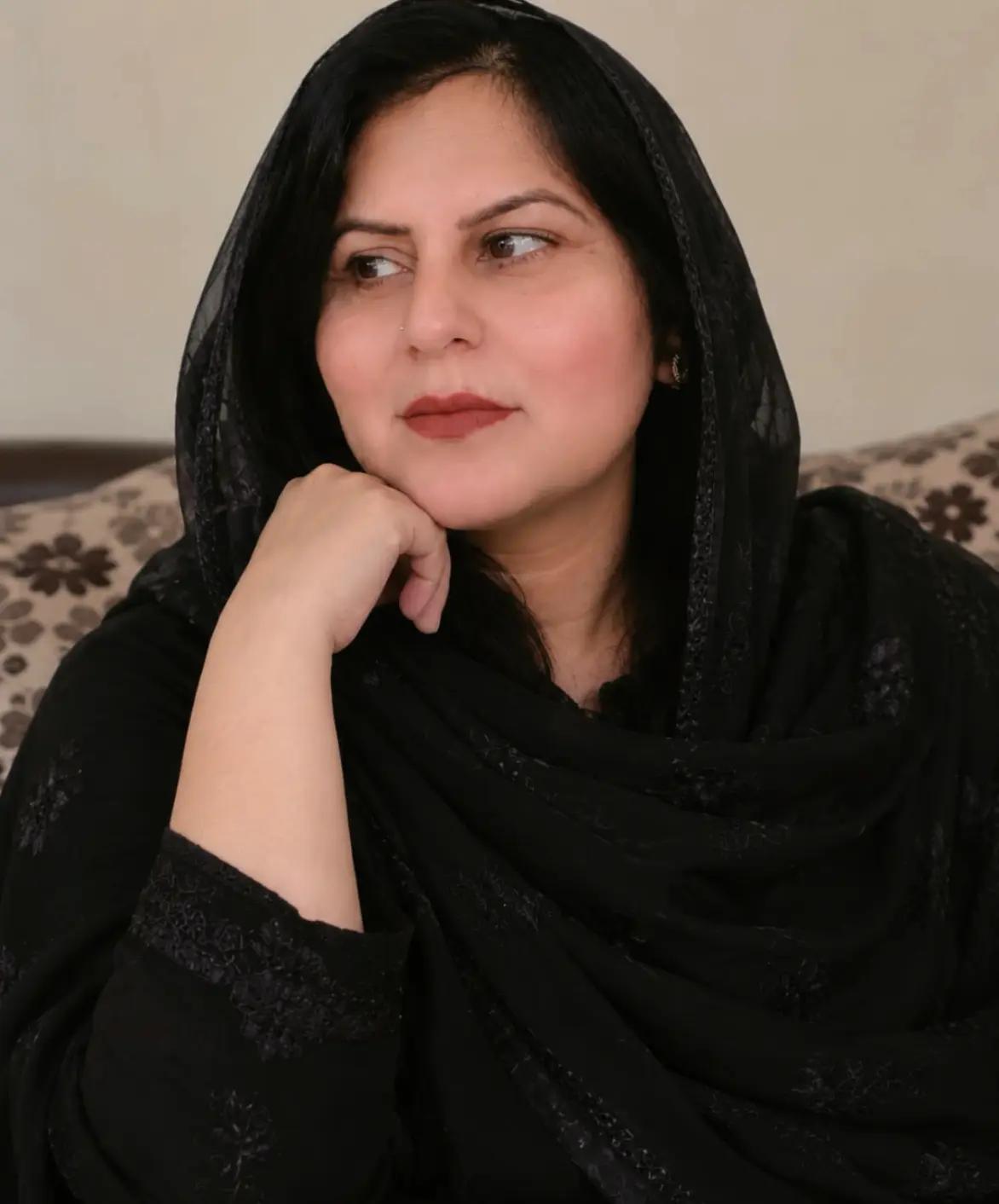 @Humairaحمیرا