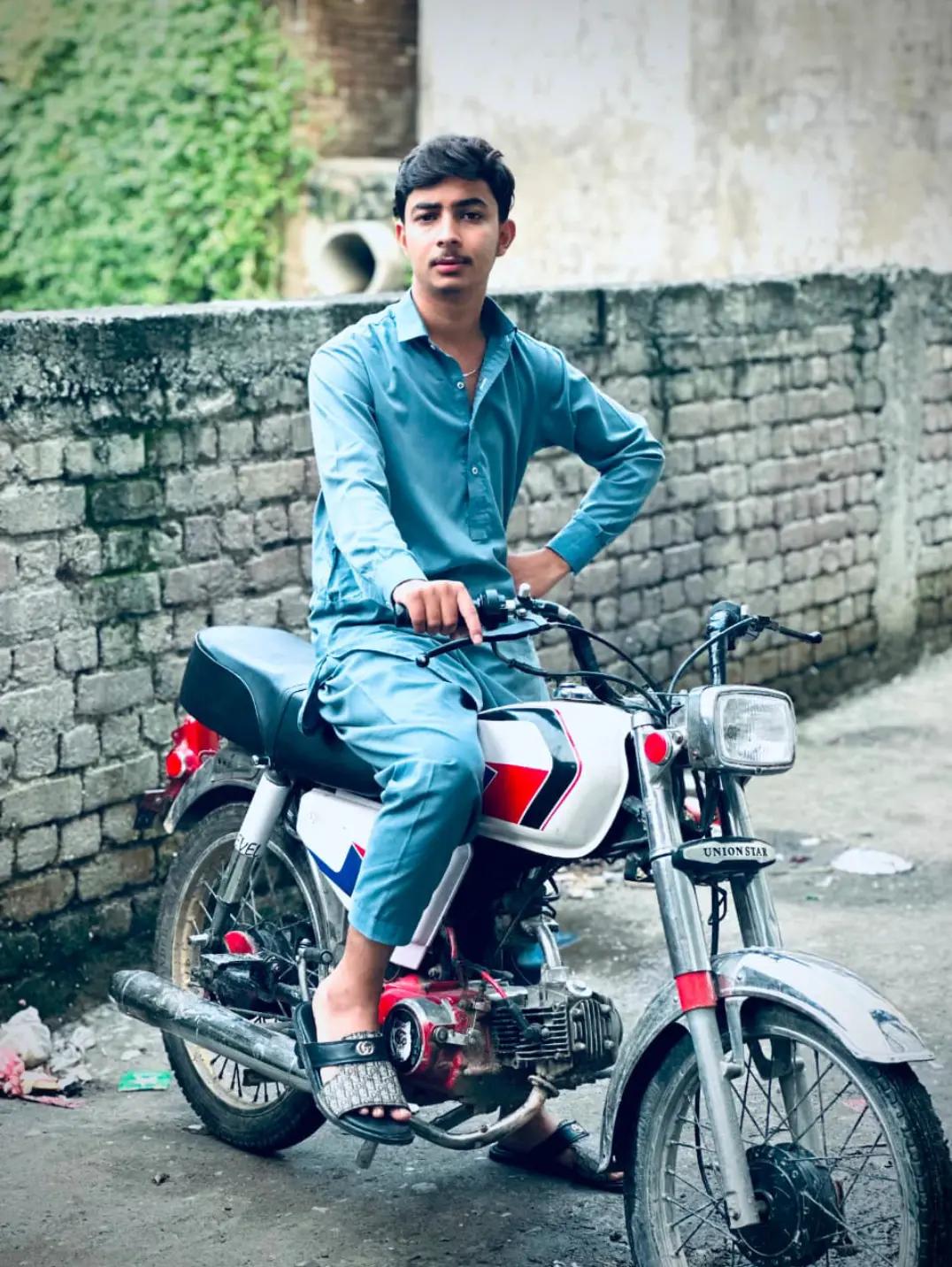 @{BAKAR:TIGER ⚜️✌🏾}