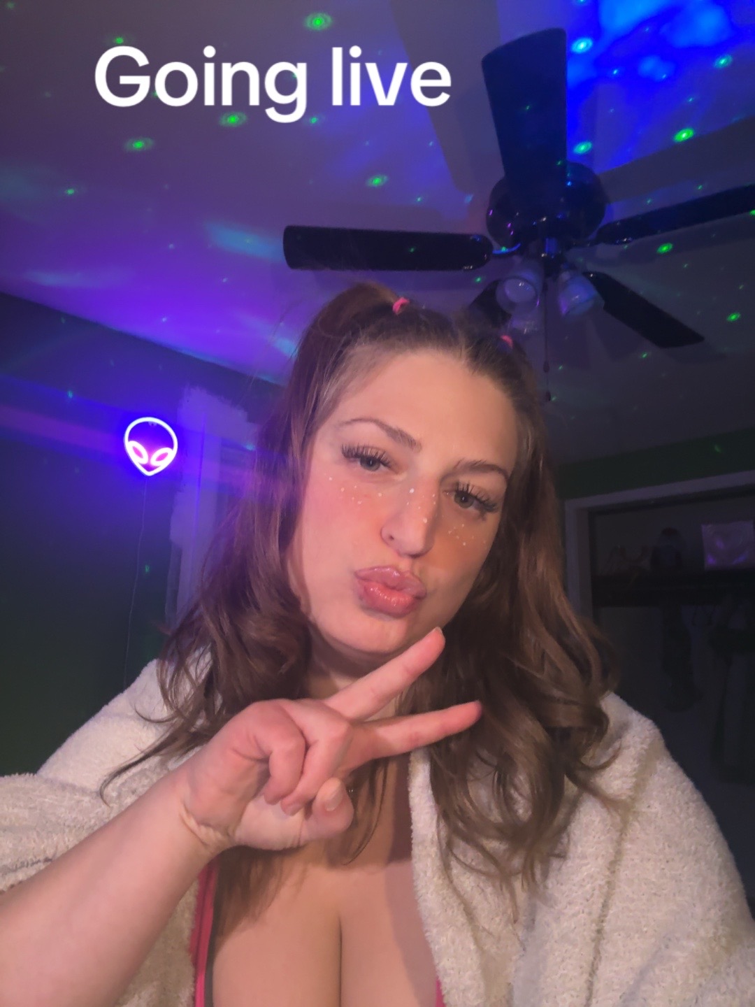 @callie | girl in outer space🪼