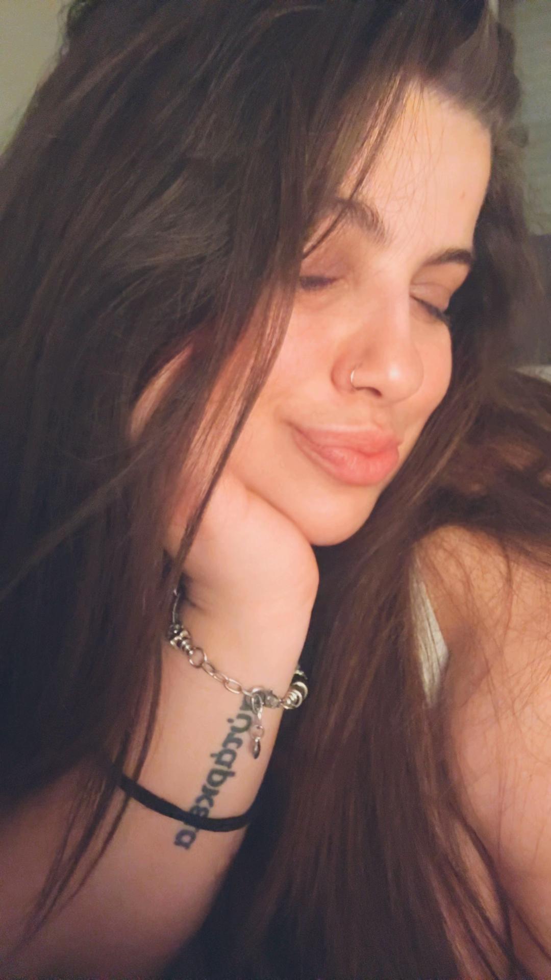 @Claudia 🦋
