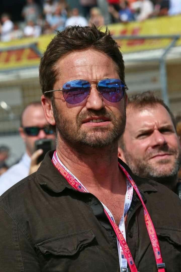 @Gerard butler private account✅
