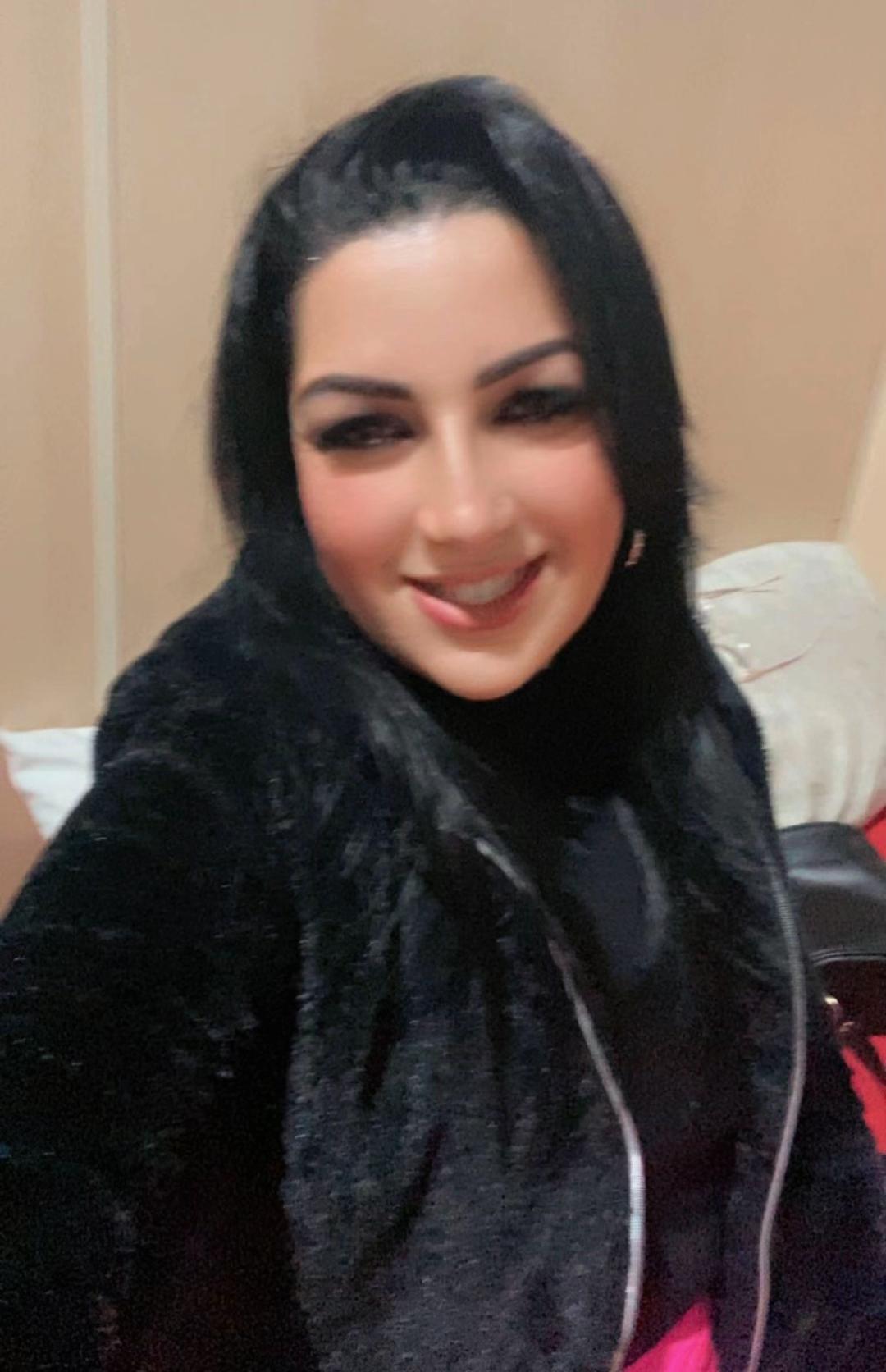 @M&ocirc;nica