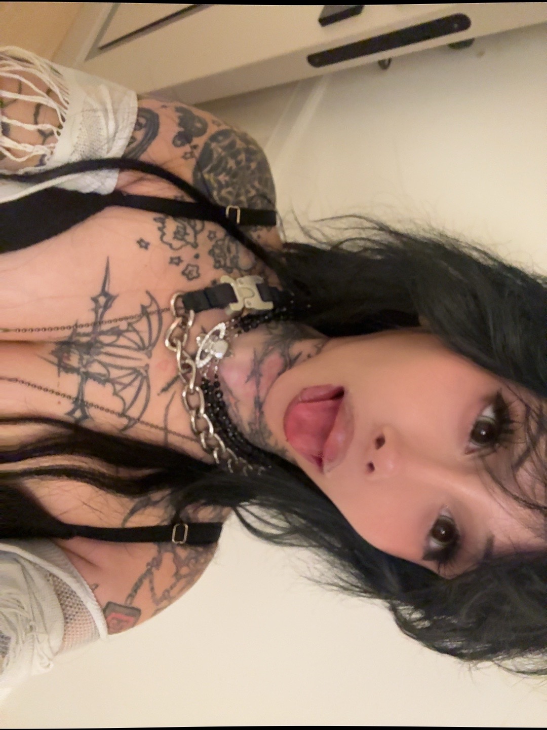 @zommmbri