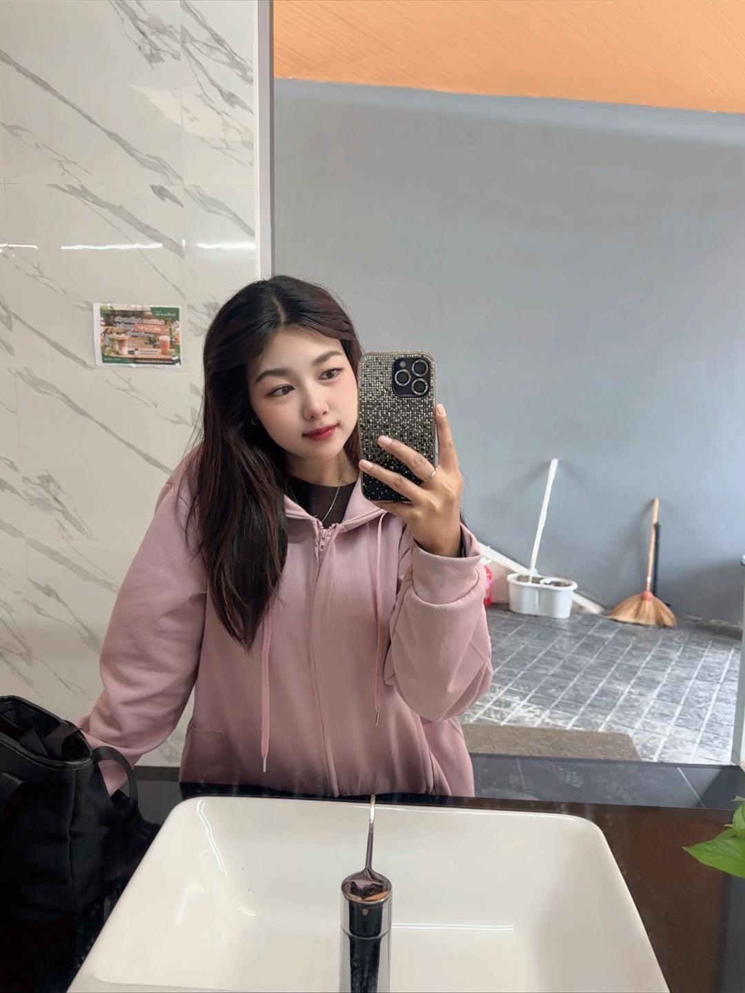@Chompoo