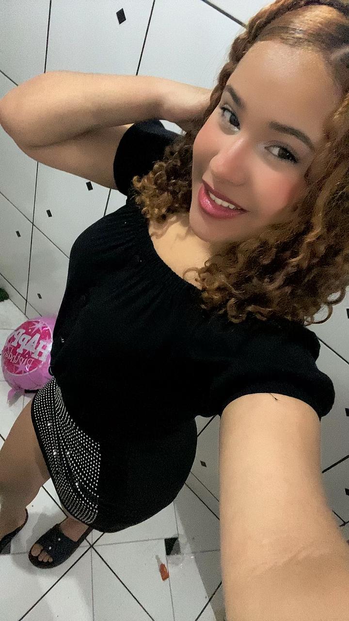 @carolainevitoria