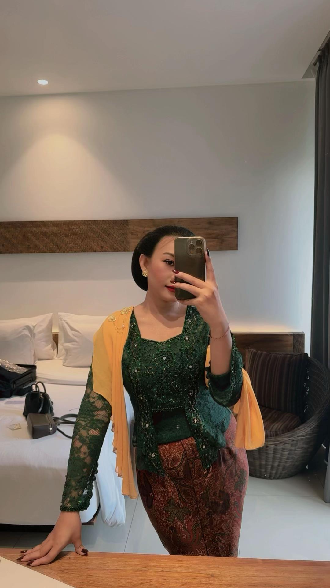 @dhinianabella