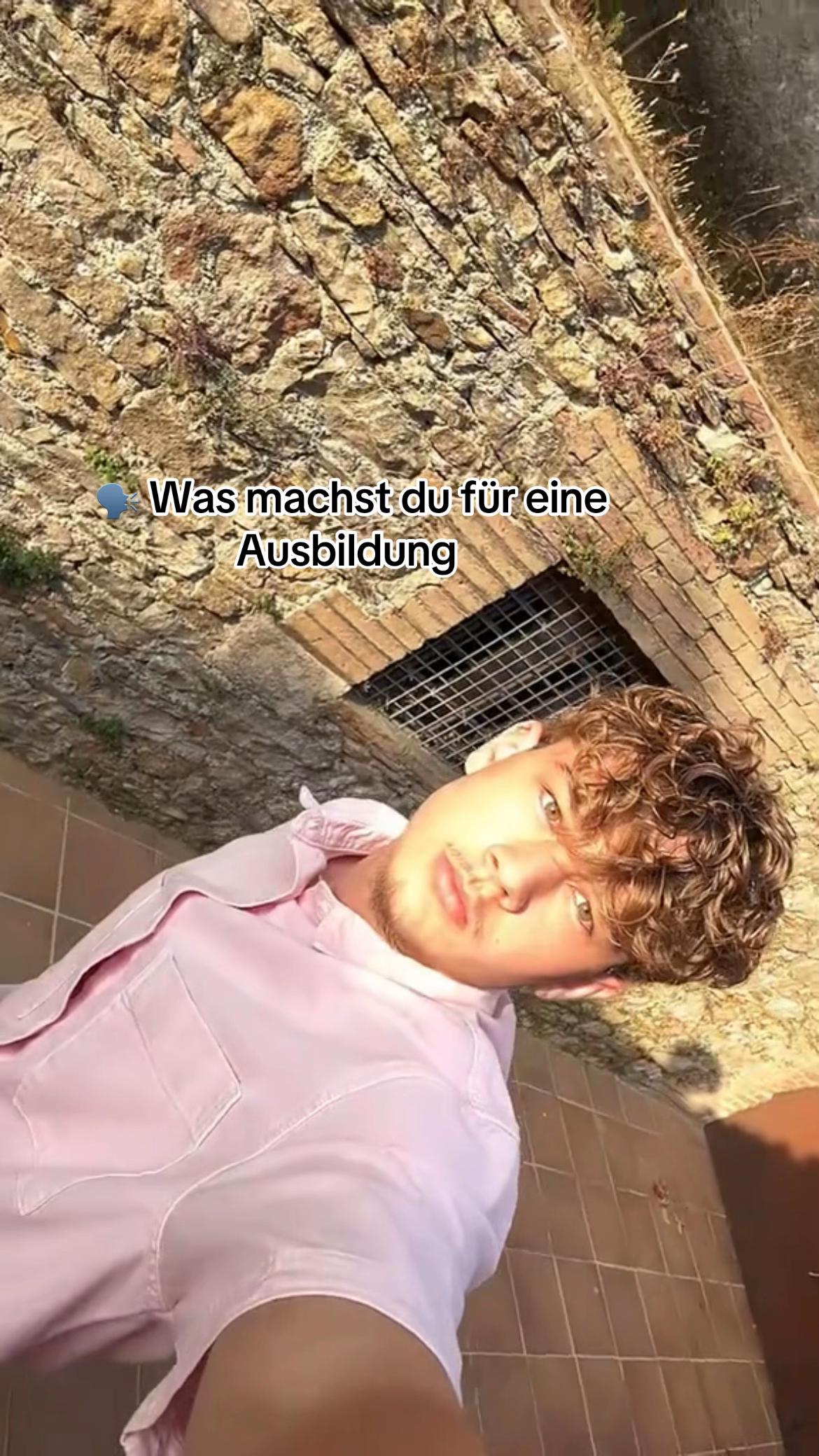 @⚜️