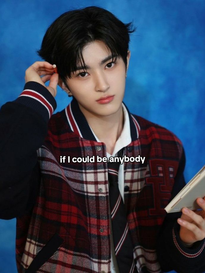 @吴 𝘢𝘭𝘰𝘯𝘦 in 𝘸𝘪𝘯𝘵𝘦𝘳 ⬟