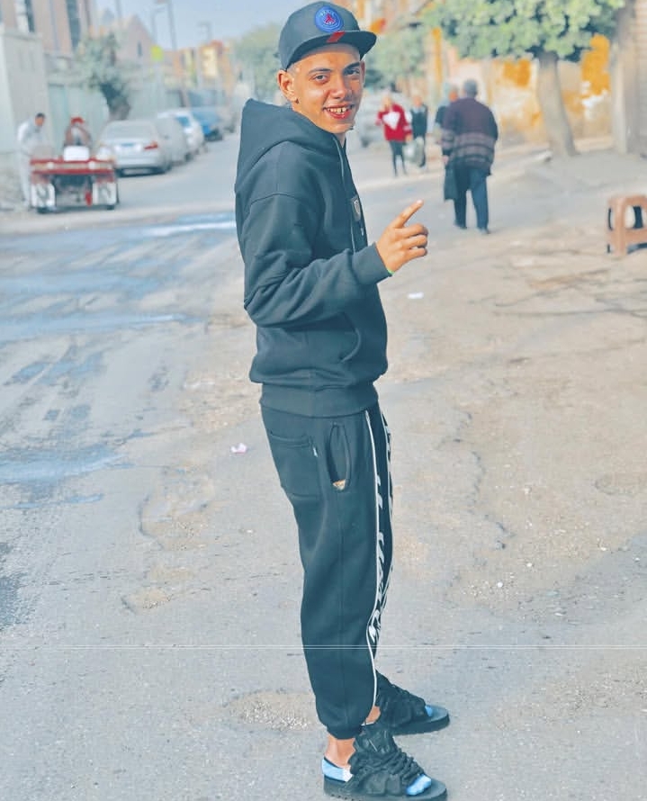 @MoRa🧍🏻