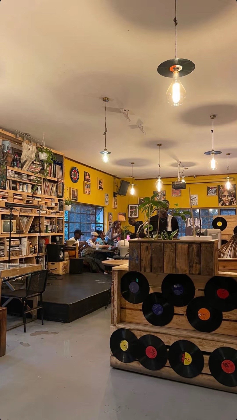@Vinyls