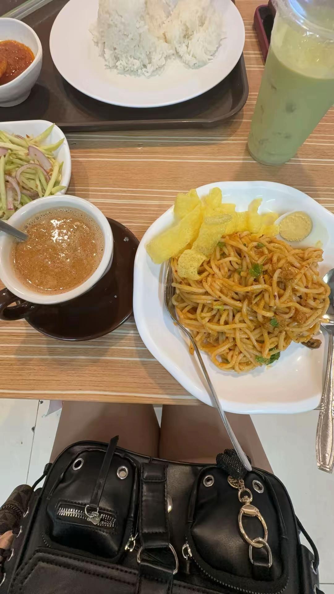 @Ĵűé Ĵűé 🇲🇲🇸🇬