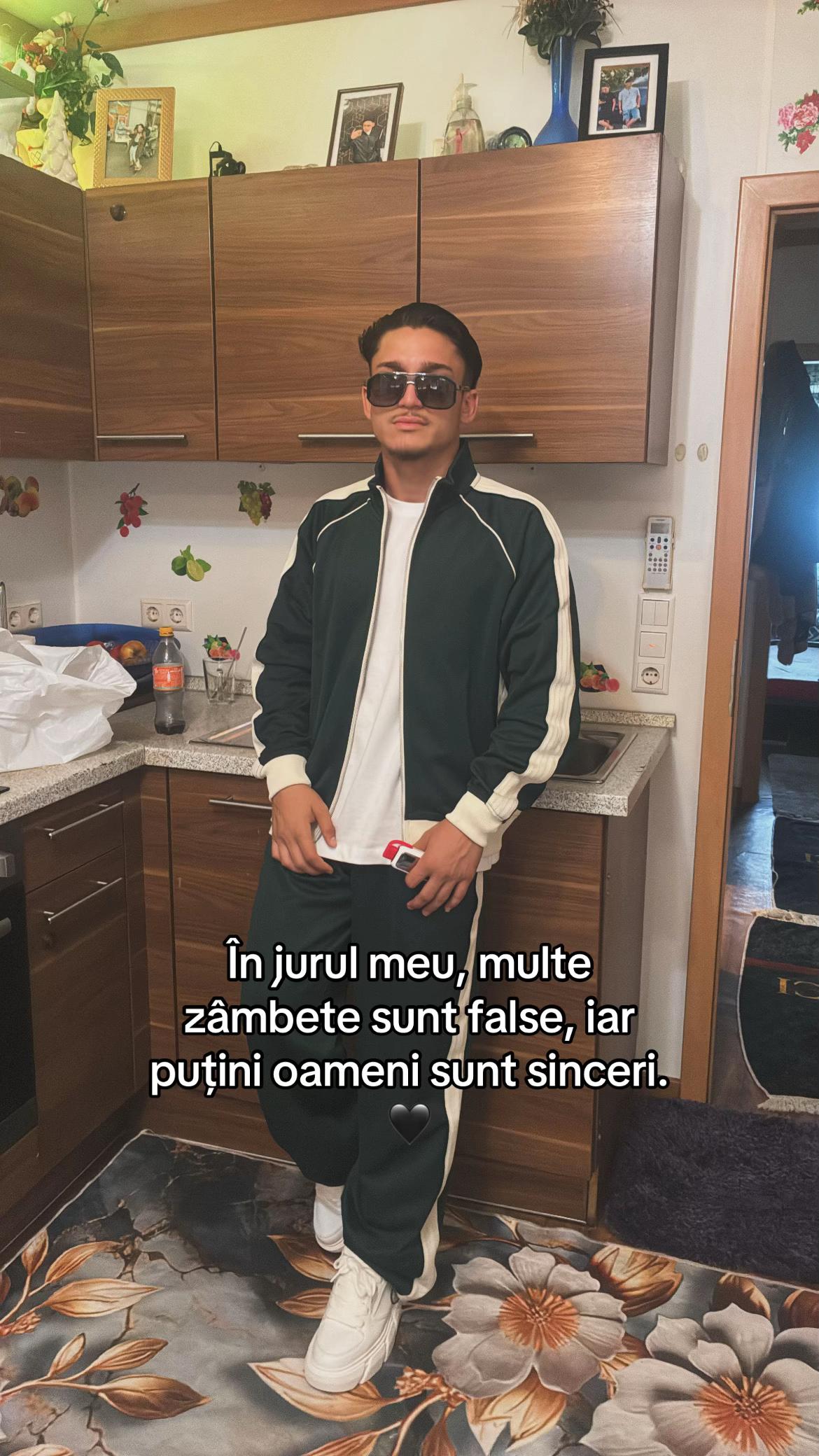 @๐๐๐๐๐๐•๐๐ค๐ค๐ป