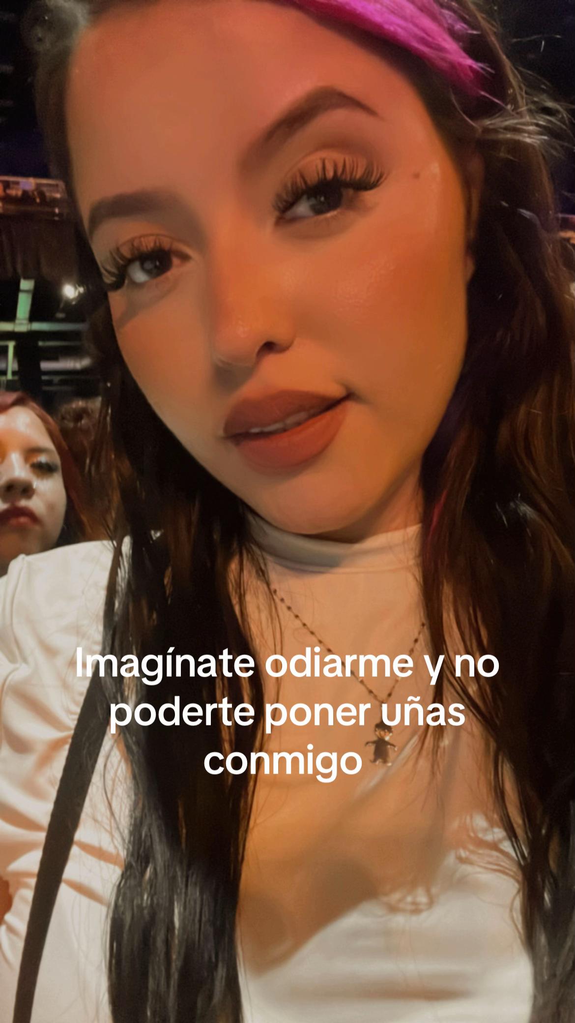 @Karla Fernanda Sigue