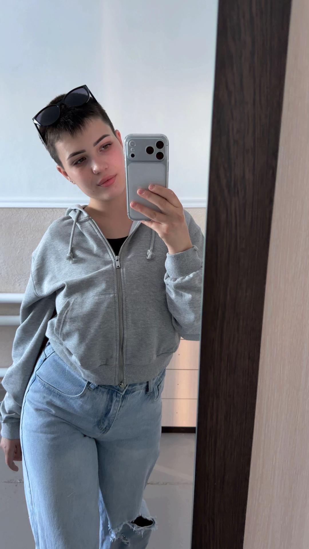 @girl with short hair 🫦