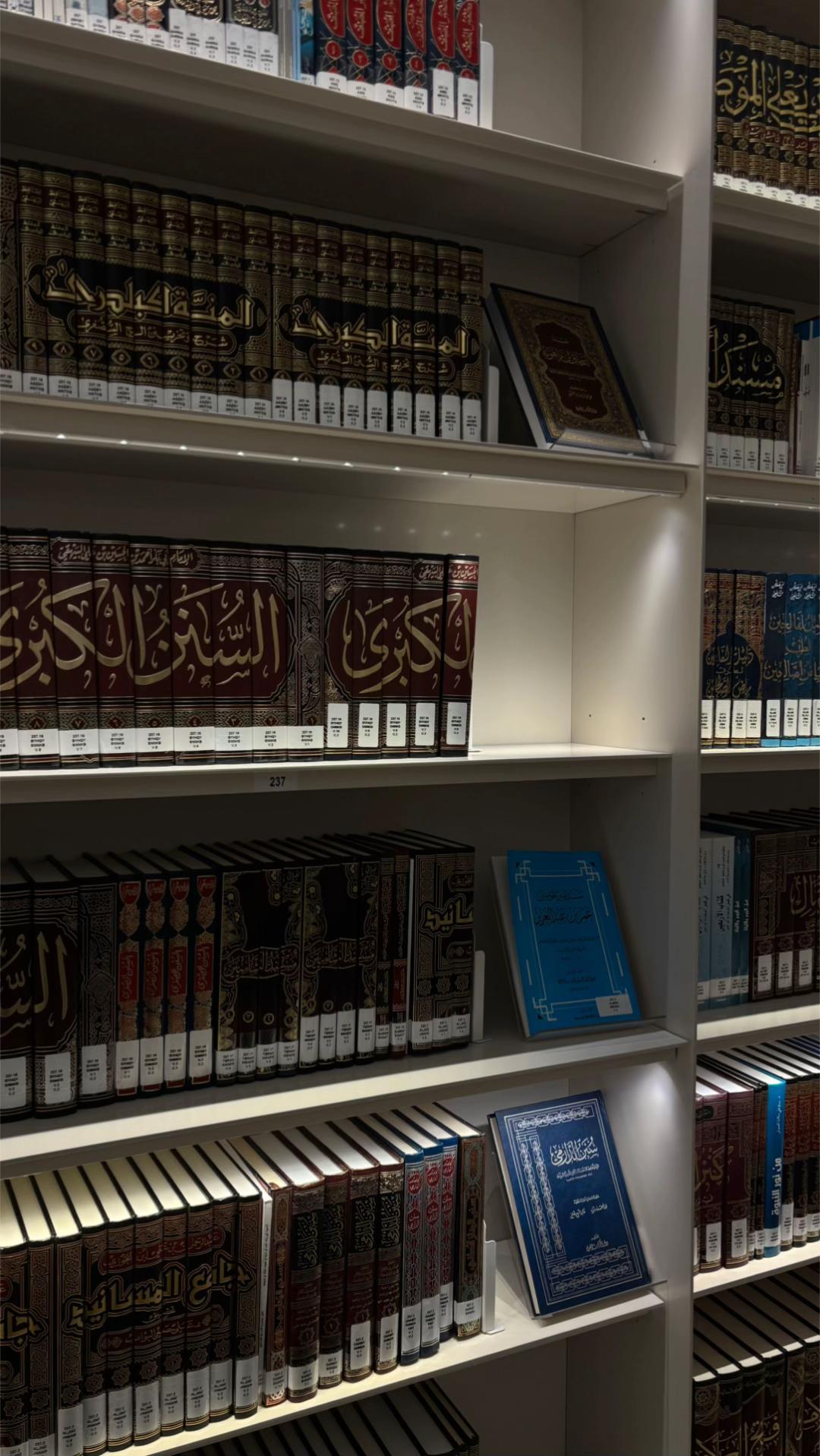 @رِ