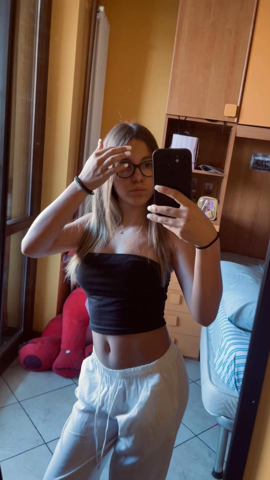 @𝟐𝟐