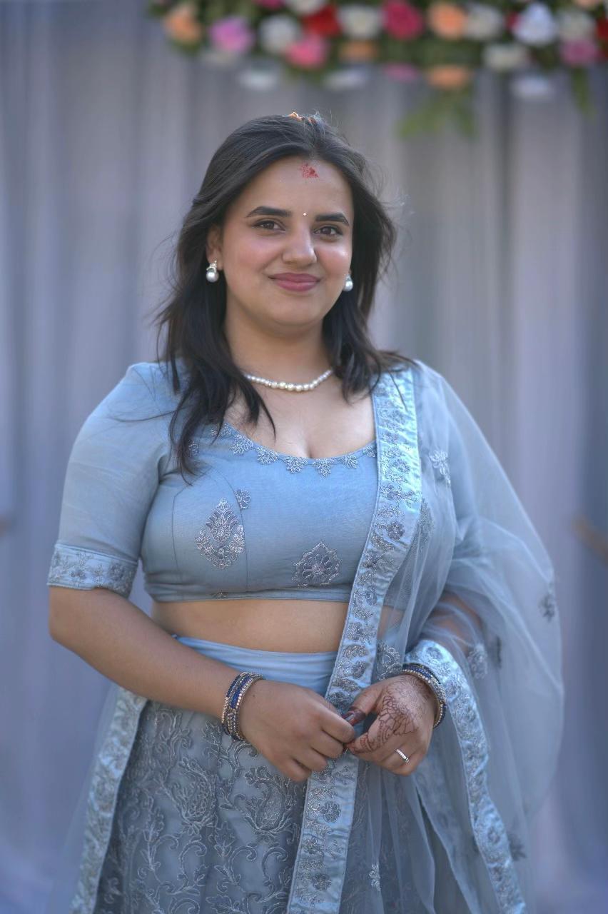 @Prapti🤍