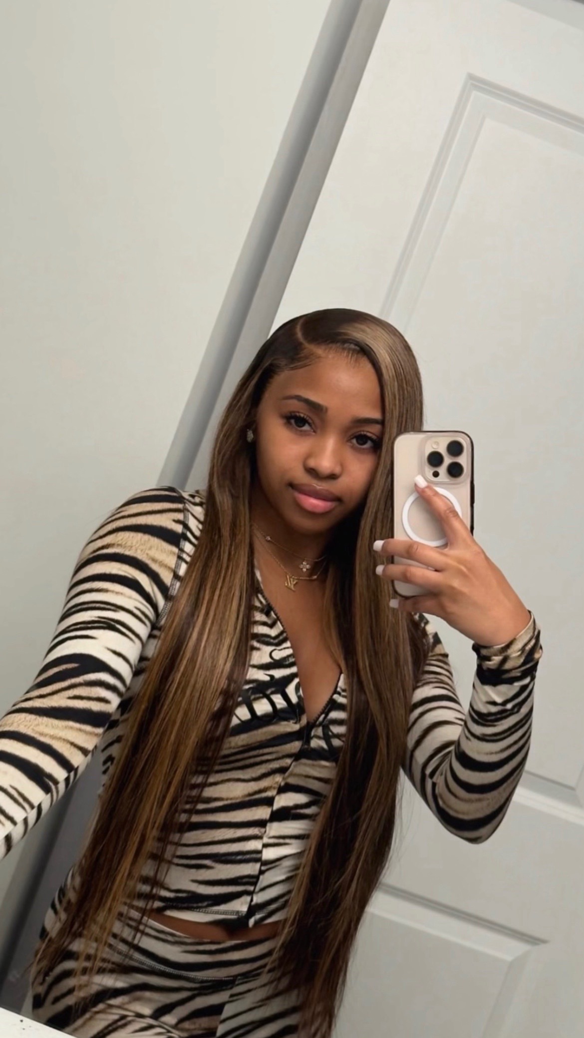@YOLA B ᥫ᭡.