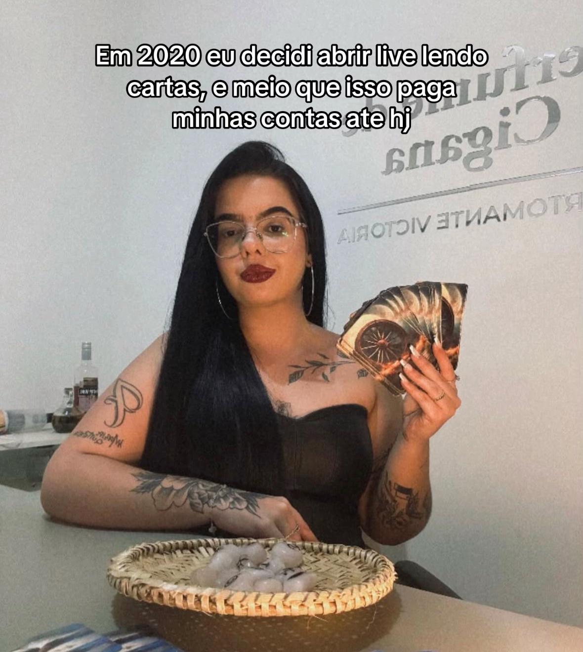 @Vict&oacute;ria| Cartomante Quimbanda