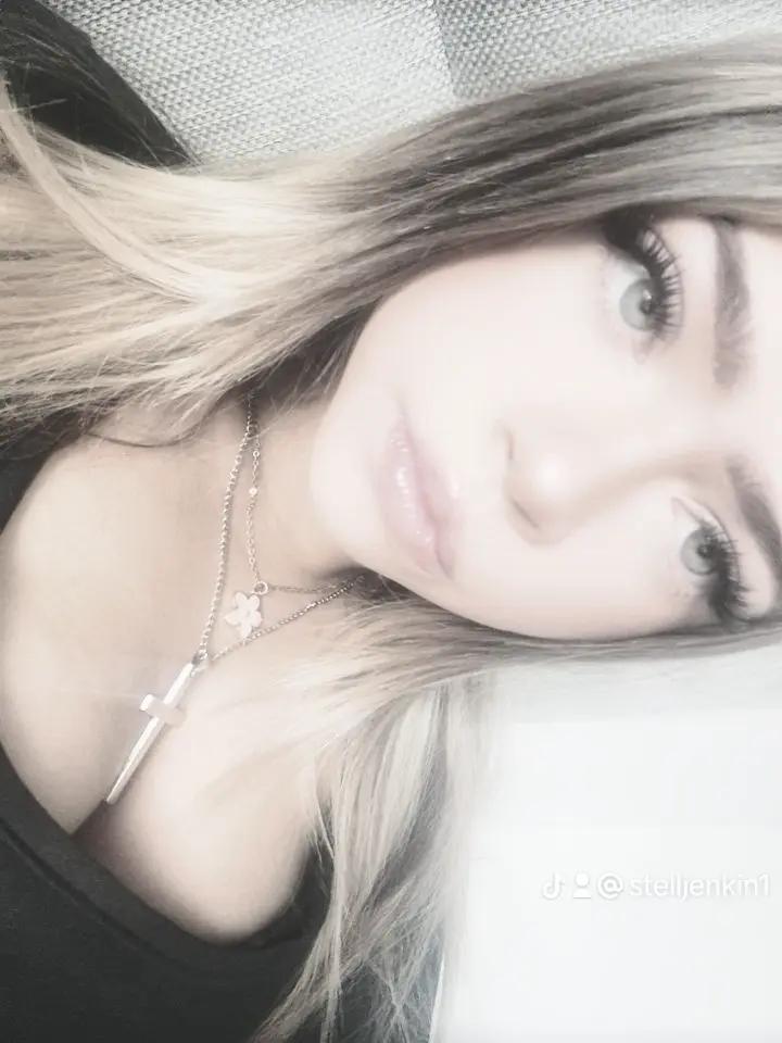 @🪽👱&zwj;♀️