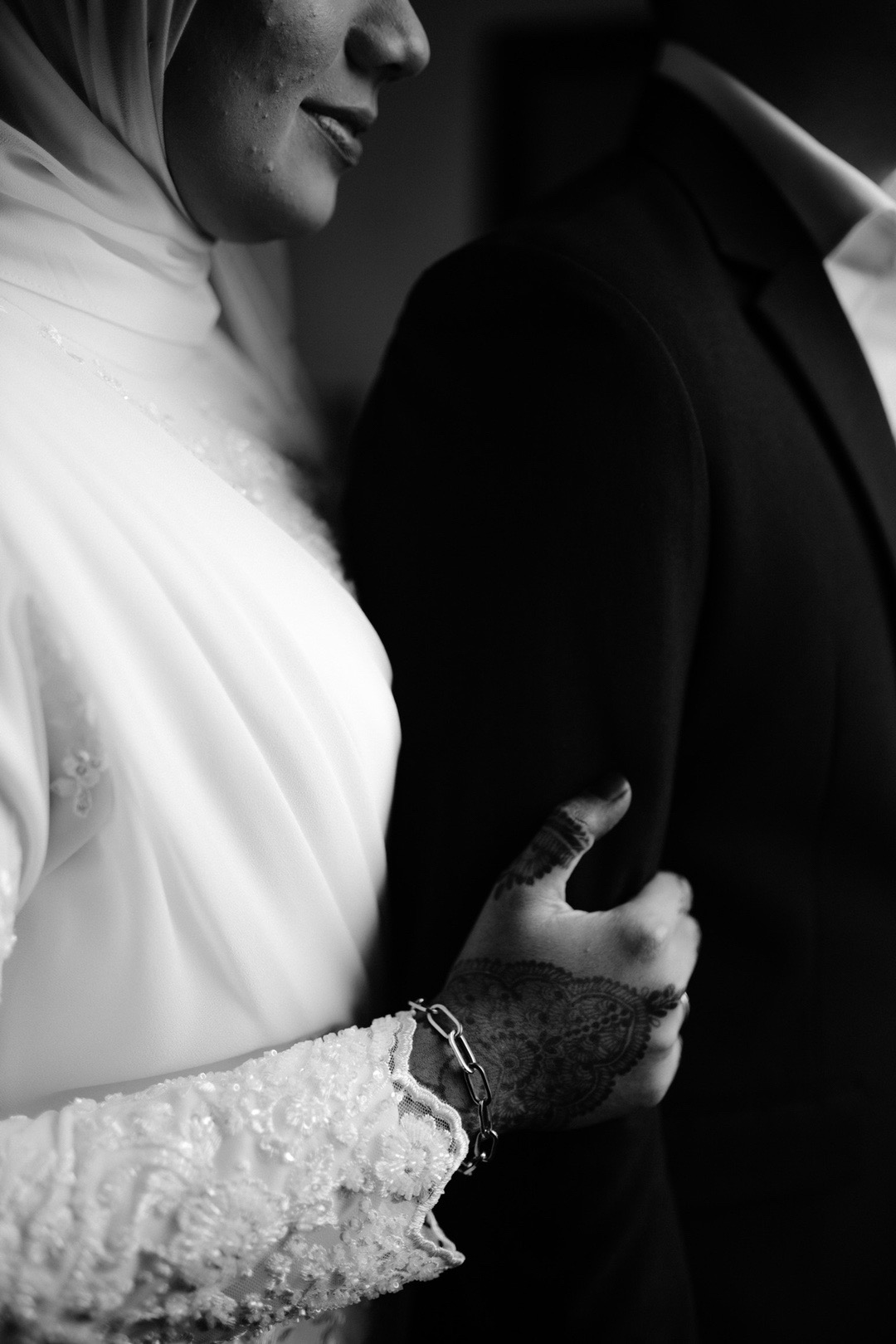 @hispictures.co