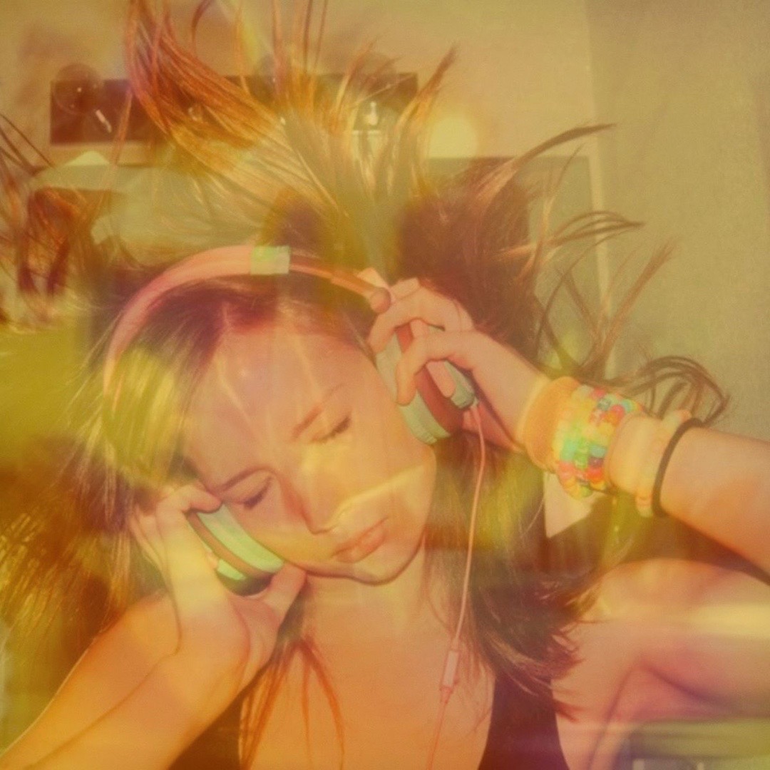 @𝒞𝒶𝓇𝓁𝓎 🦄✨🪩