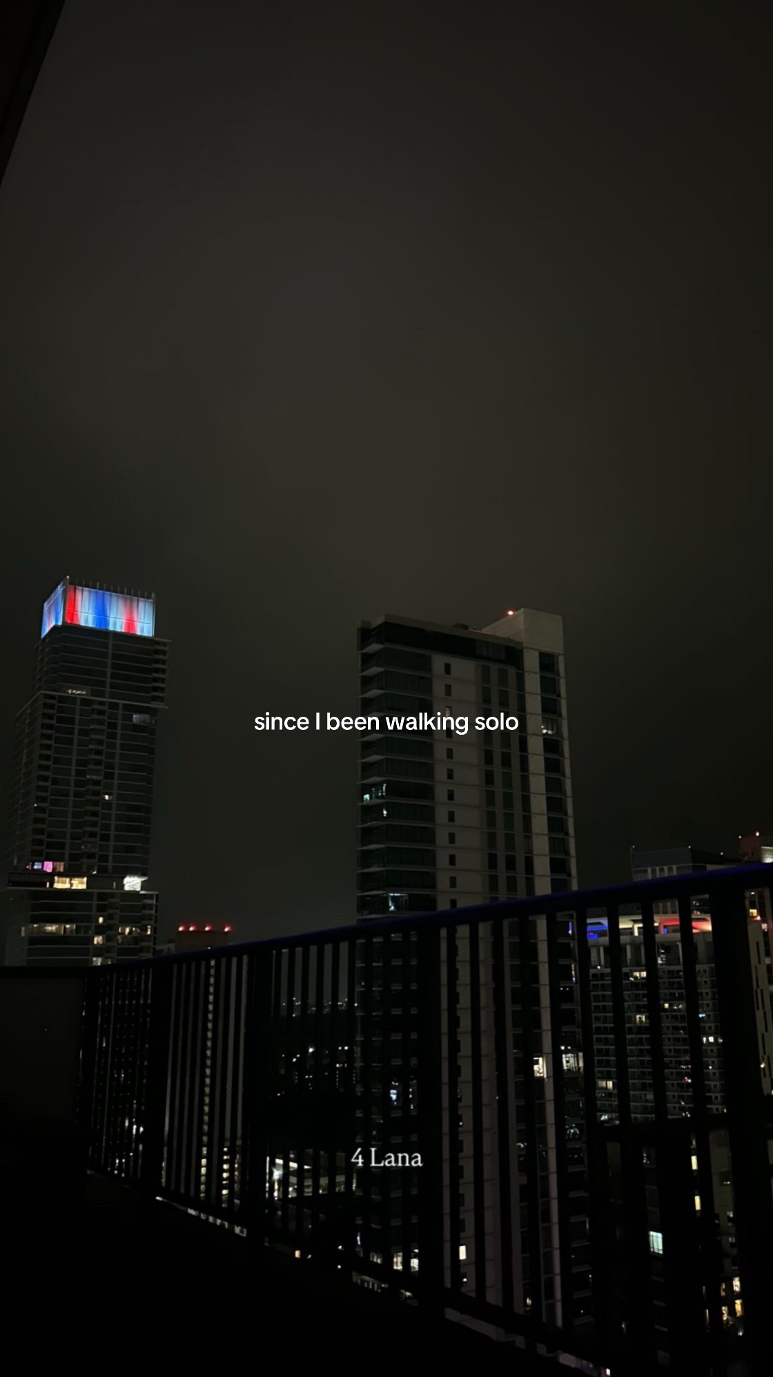 @𝒱