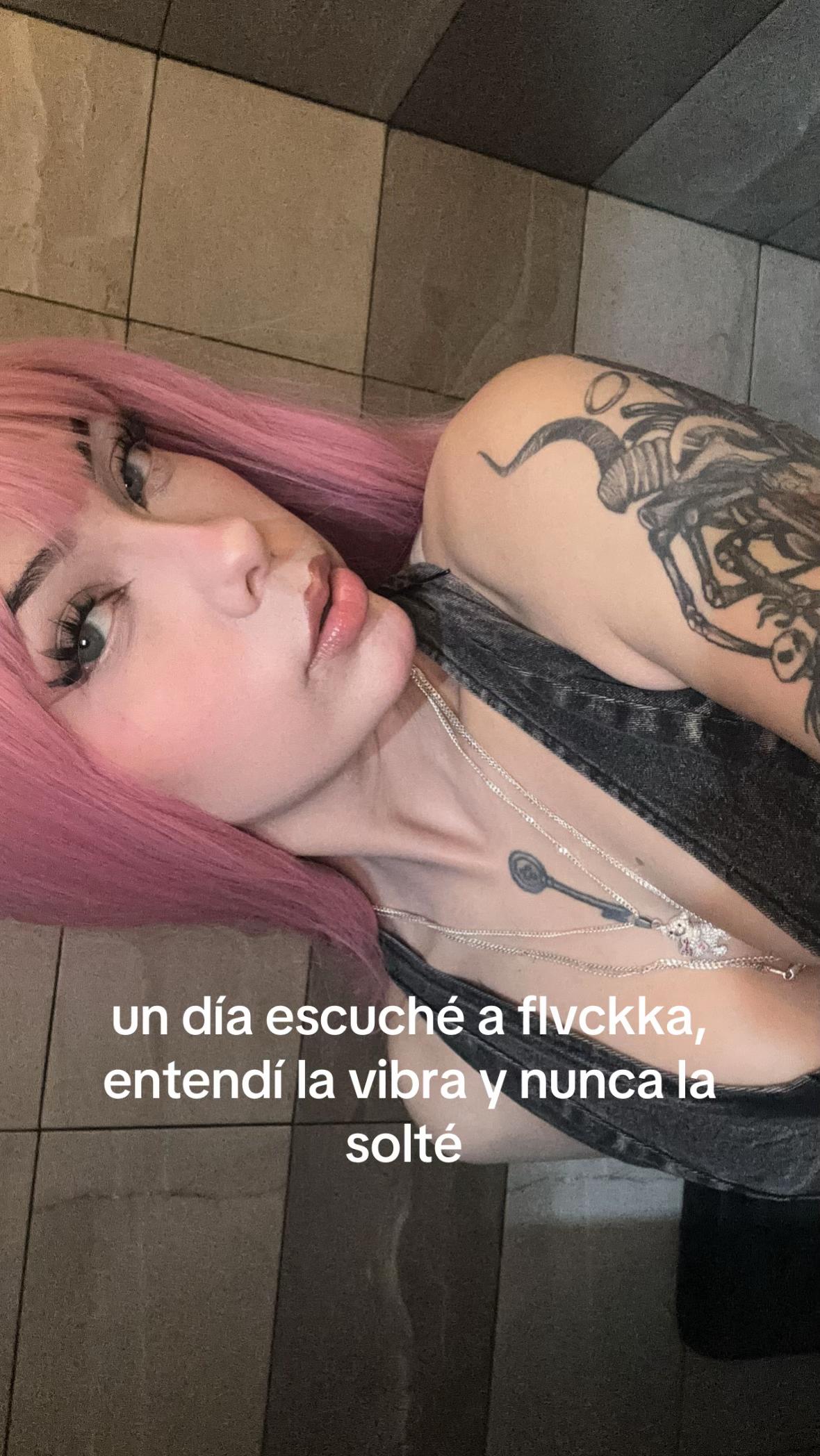 @SkinnyGhostiee🧛🏻&zwj;♀️