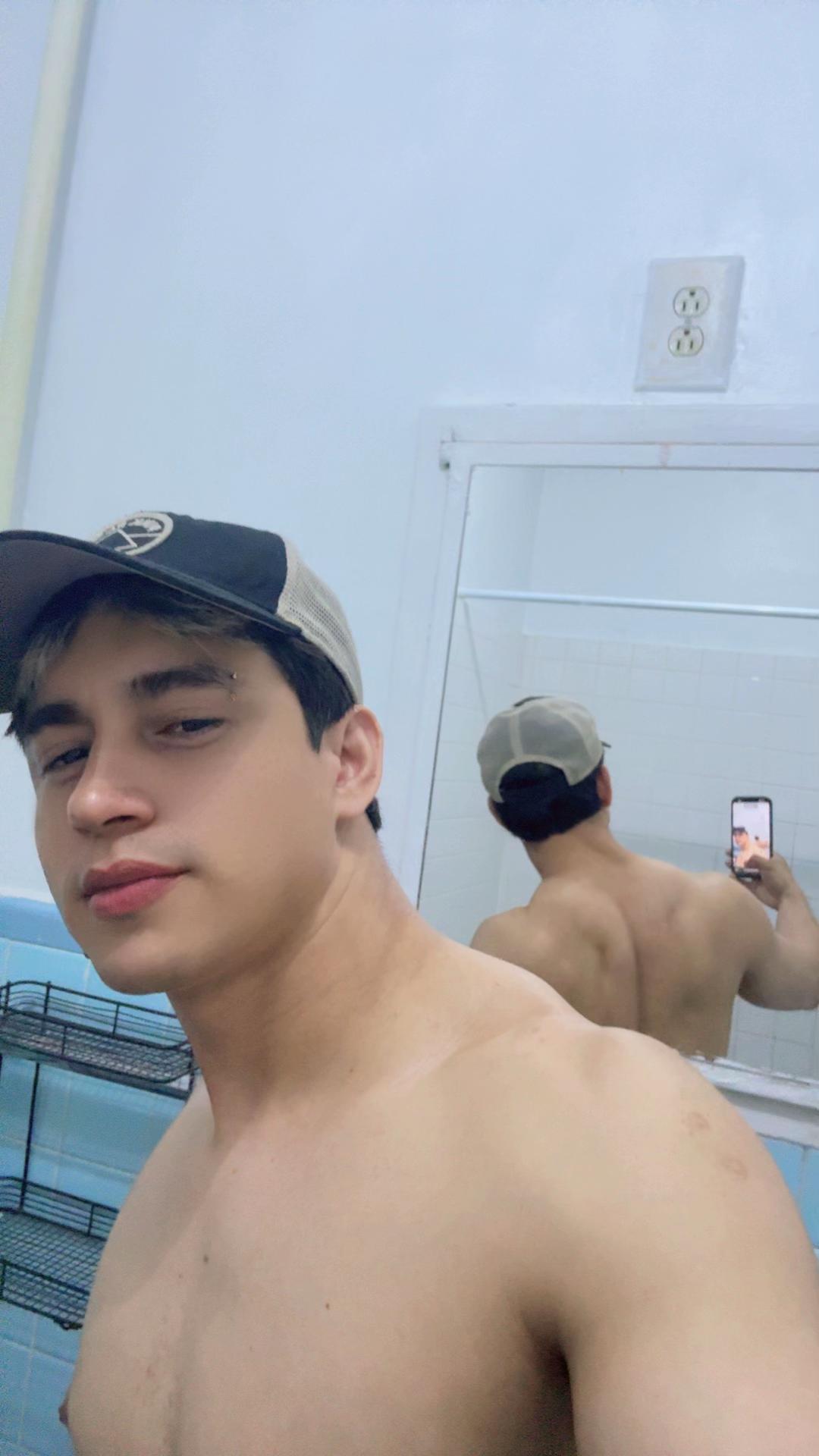 @Artu 🏳️&zwj;🌈