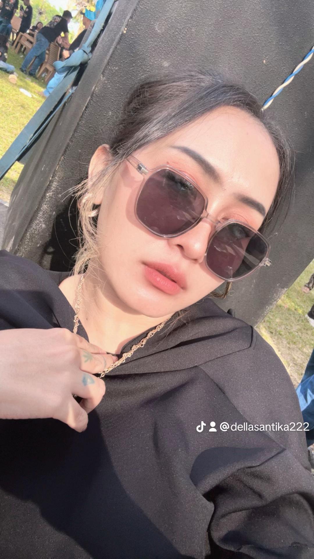 @DellaSantika22