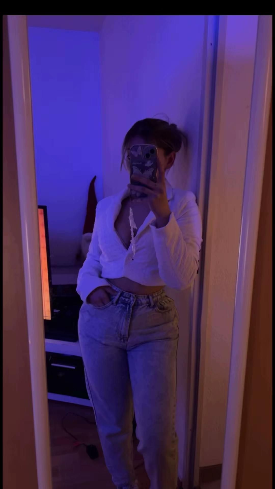 @Isabella&bull;11
