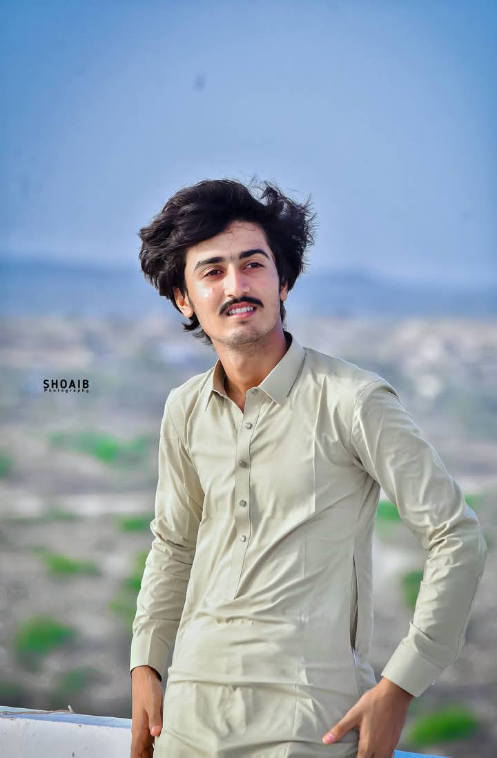 @HUSSAIN 🥀🤍🥀