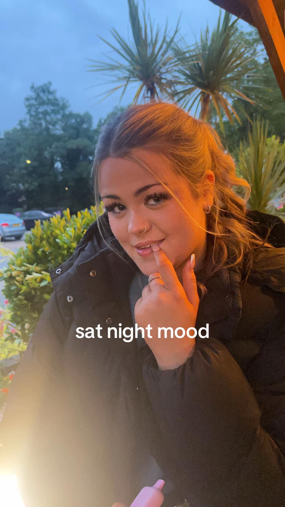 @hollylily