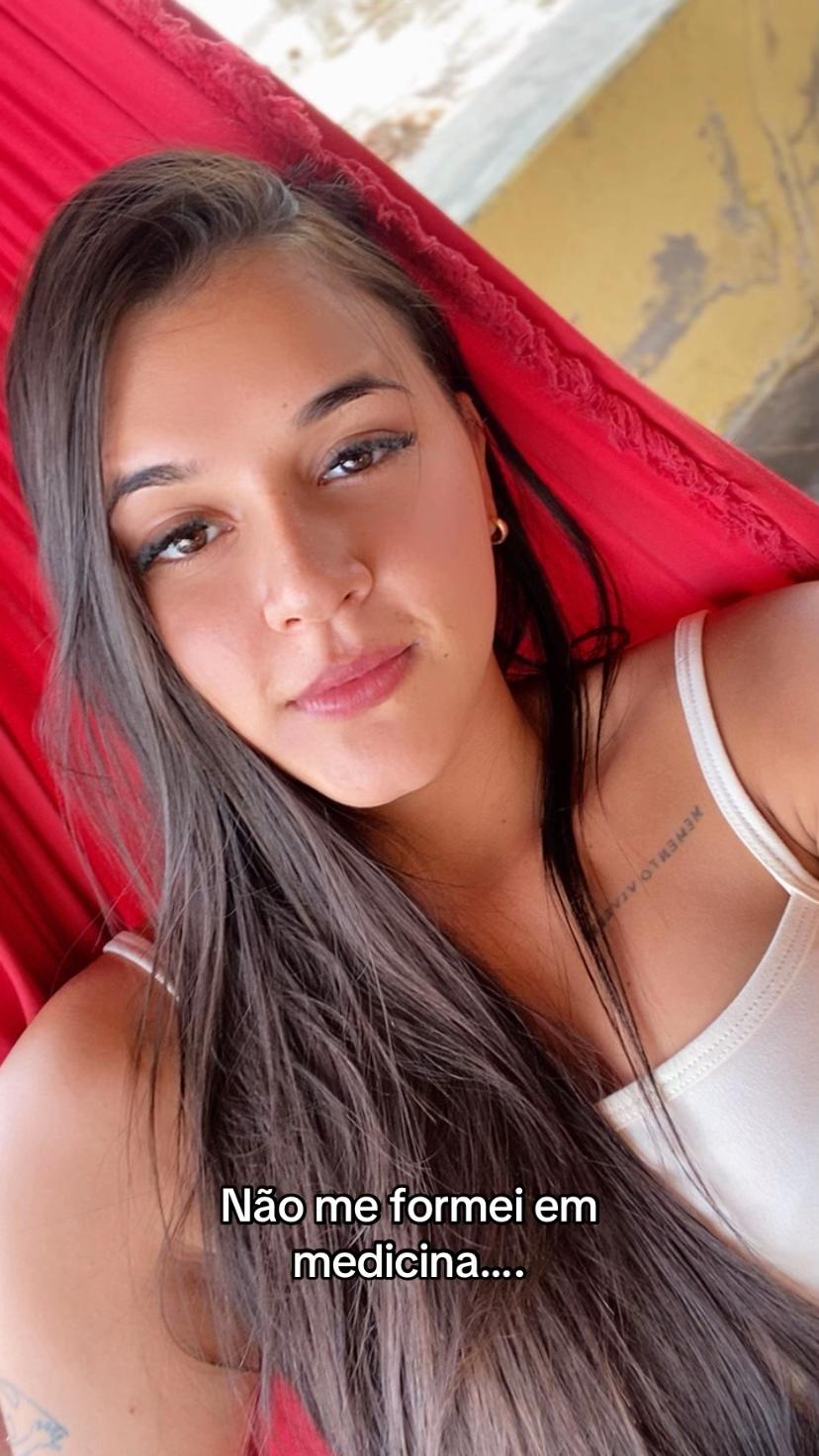 @leticiacard___