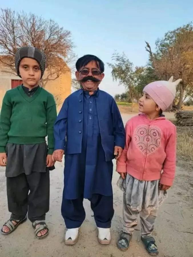 @ملک صاحب   🤣