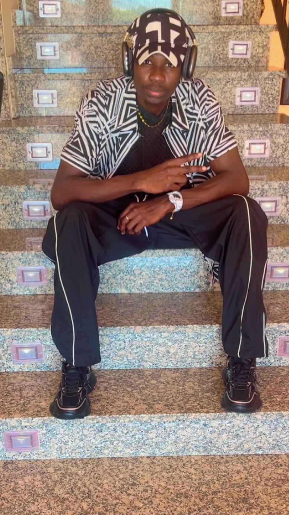 @Wally 🇸🇳🇬🇲🇪🇸
