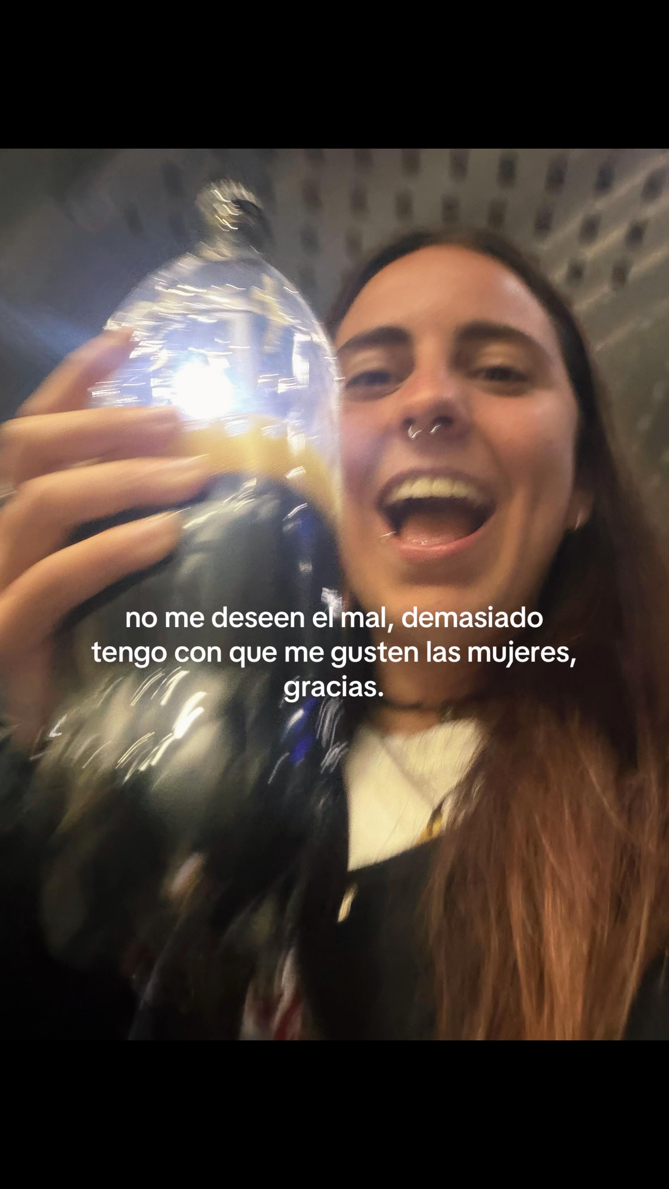 @lola